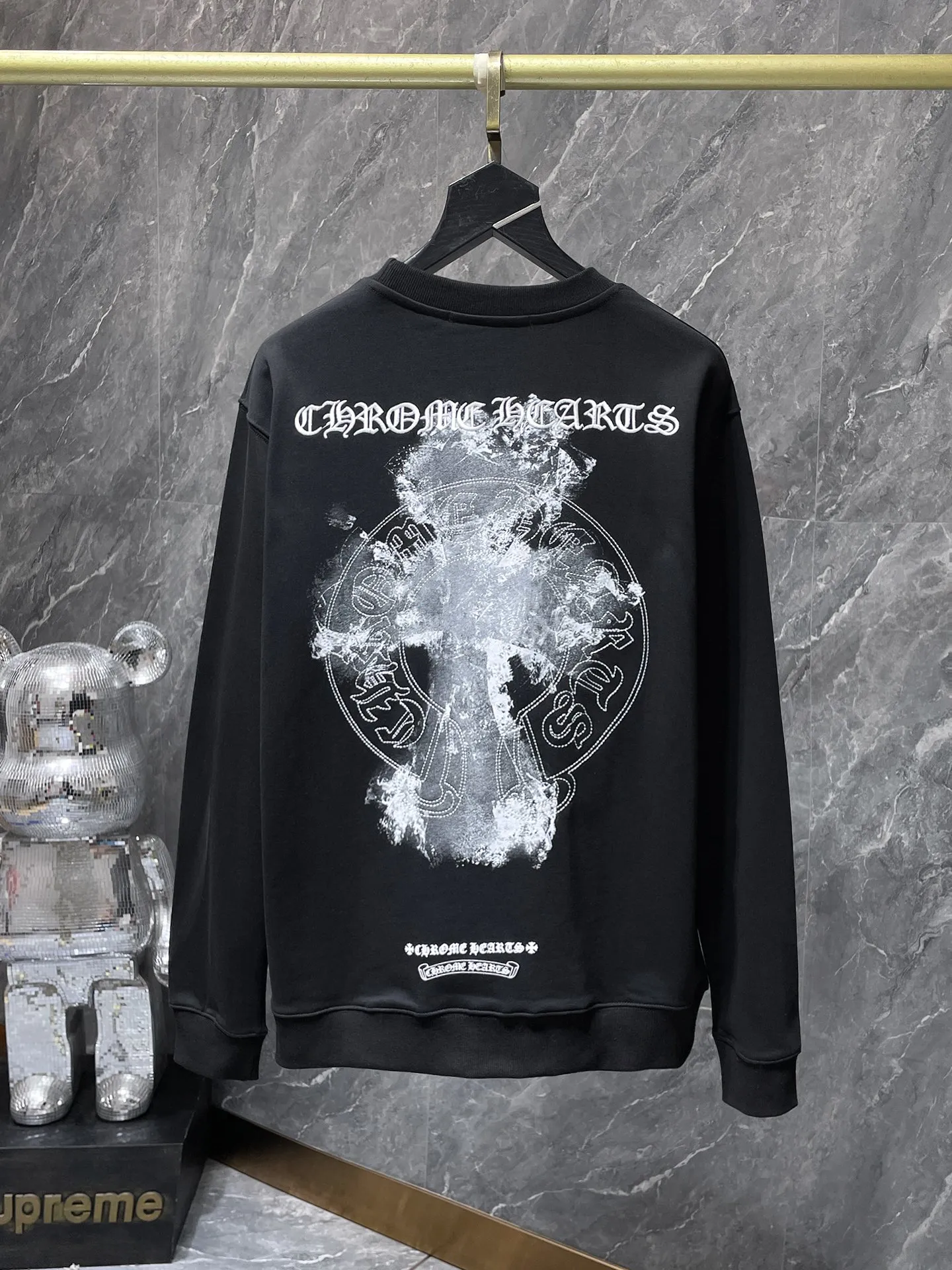 P216 Chrome Hearts Autumn and Winter 2025 Counter synchronization High-weight, environmentally friendly and high-quality top-quality fabrics Three-dimensional Sanskrit embroidered cross round neck sweatshirt Hand-painted dyeing and embroidery Counter synchronization 1:1 replica version Recommended color: black White Size: S, M, L, XL